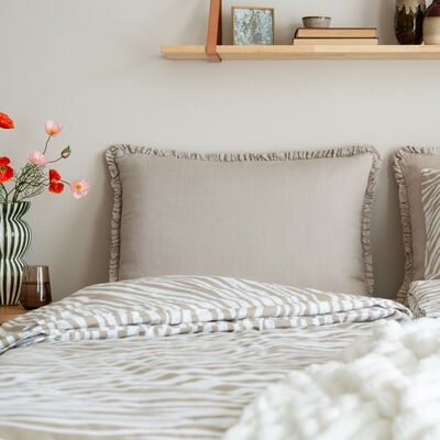 Hetki pellava röyhelö tyynynpäällinen 50x70 cm hiekka