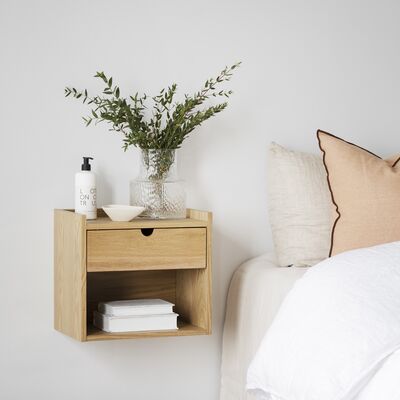 Rowico Home Hillmond seinään kiinnitettävä yöpöytä 40x27 cm lakattu tammi