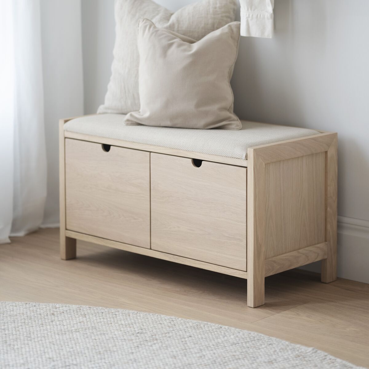Rowico Home Hillmond penkki 80x41 cm valkolakattu tammi